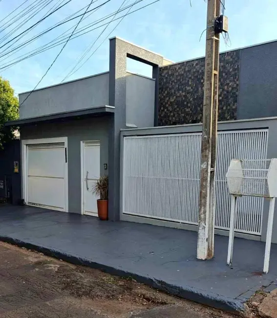Foto 1 de Casa com 3 quartos à venda, 242m2 em Dourados - MS