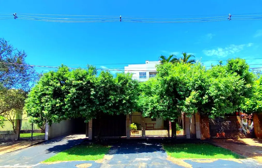 Foto 1 de Casa com 3 quartos à venda, 360m2 em Dourados - MS