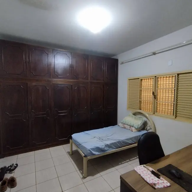 Foto 2 de Casa com 3 quartos à venda, 360m2 em Jardim São Pedro, Dourados - MS
