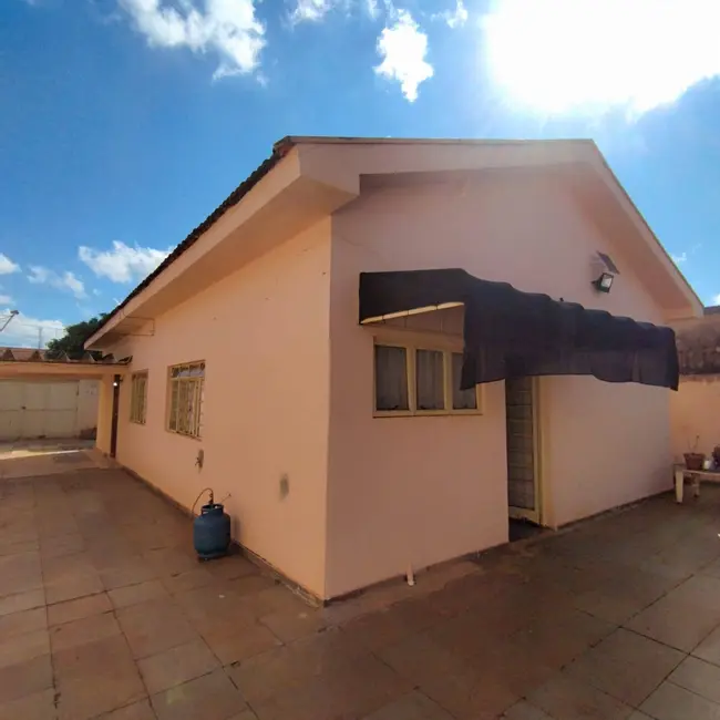 Foto 1 de Casa com 3 quartos à venda, 360m2 em Jardim São Pedro, Dourados - MS