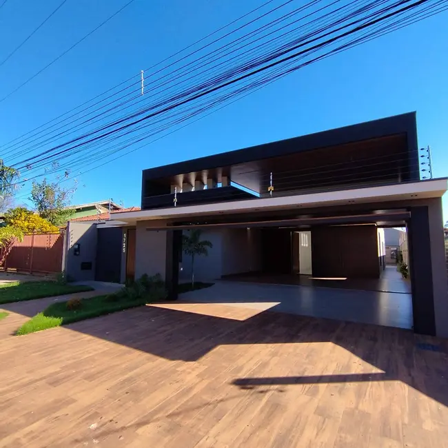 Foto 1 de Casa com 4 quartos à venda, 504m2 em Dourados - MS
