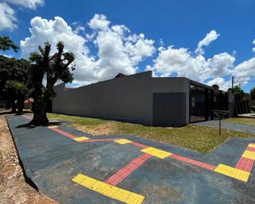 Casa com 3 quartos à venda, 420m2 em Jardim Maracanã, Dourados - MS - imagem 1 Foto 1 de Casa com 3 quartos à venda, 420m2 em Jardim Maracanã, Dourados - MS
