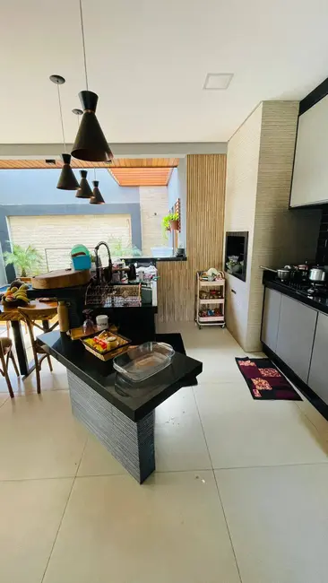 Foto 17 de Casa à venda, 273m2 em Vila Industrial, Dourados - MS