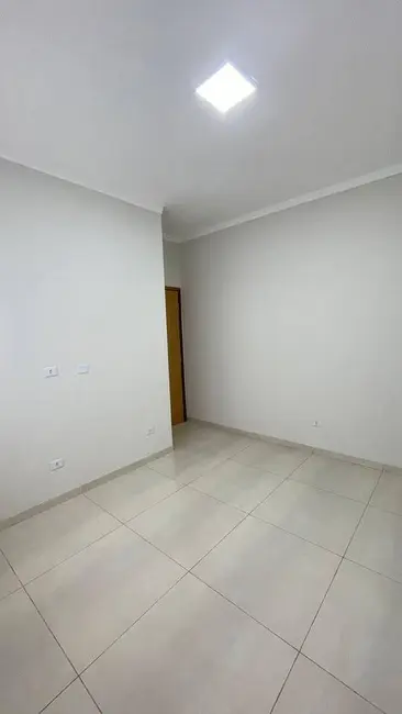 Casa com 3 quartos à venda, 300m2 em Jardim Cristhais, Dourados - MS - imagem 6 Foto 6 de Casa com 3 quartos à venda, 300m2 em Jardim Cristhais, Dourados - MS