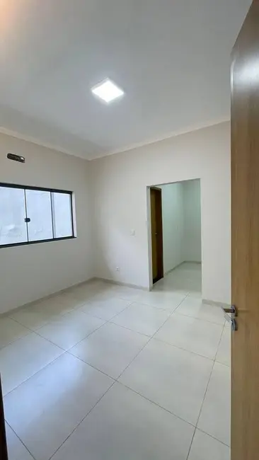Casa com 3 quartos à venda, 300m2 em Jardim Cristhais, Dourados - MS - imagem 4 Foto 4 de Casa com 3 quartos à venda, 300m2 em Jardim Cristhais, Dourados - MS