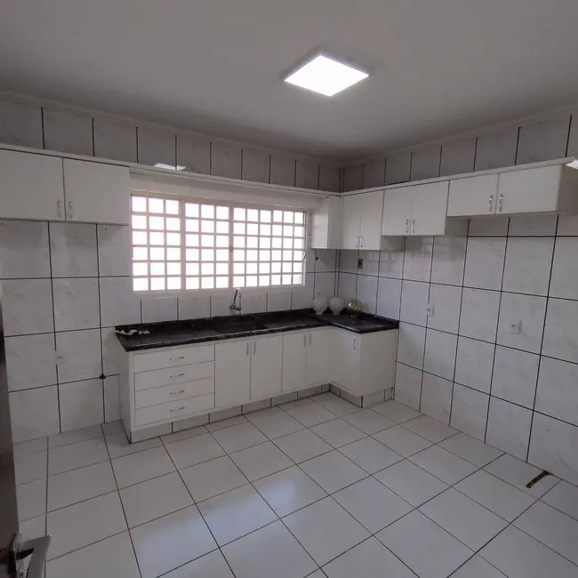 Foto 6 de Casa com 3 quartos à venda, 490m2 em Jardim Aline, Dourados - MS