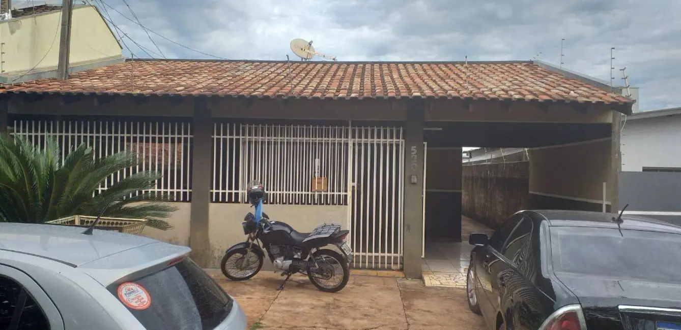 Casa com 2 quartos à venda, 293m2 em Dourados - MS - imagem 1 Foto 1 de Casa com 2 quartos à venda, 293m2 em Dourados - MS
