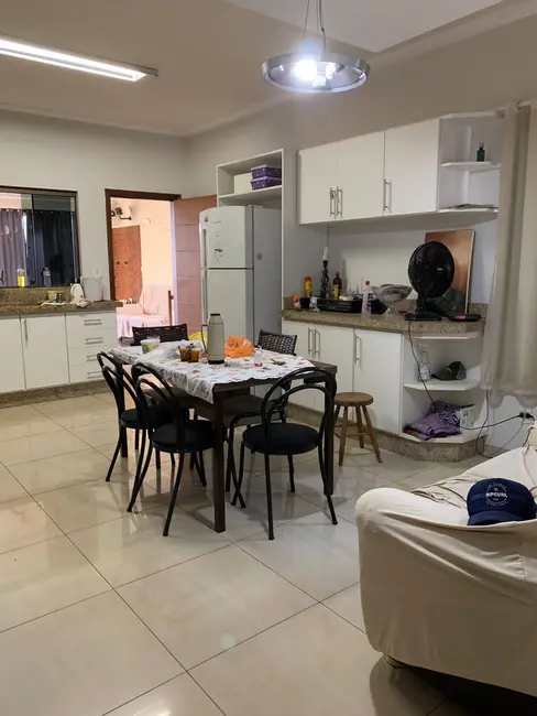 Foto 2 de Casa com 3 quartos à venda, 360m2 em Jardim Água Boa, Dourados - MS