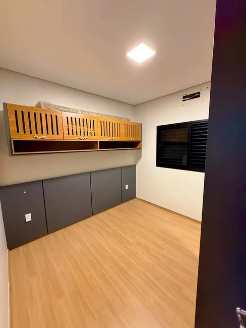 Foto 20 de Casa à venda, 360m2 em Parque Alvorada, Dourados - MS