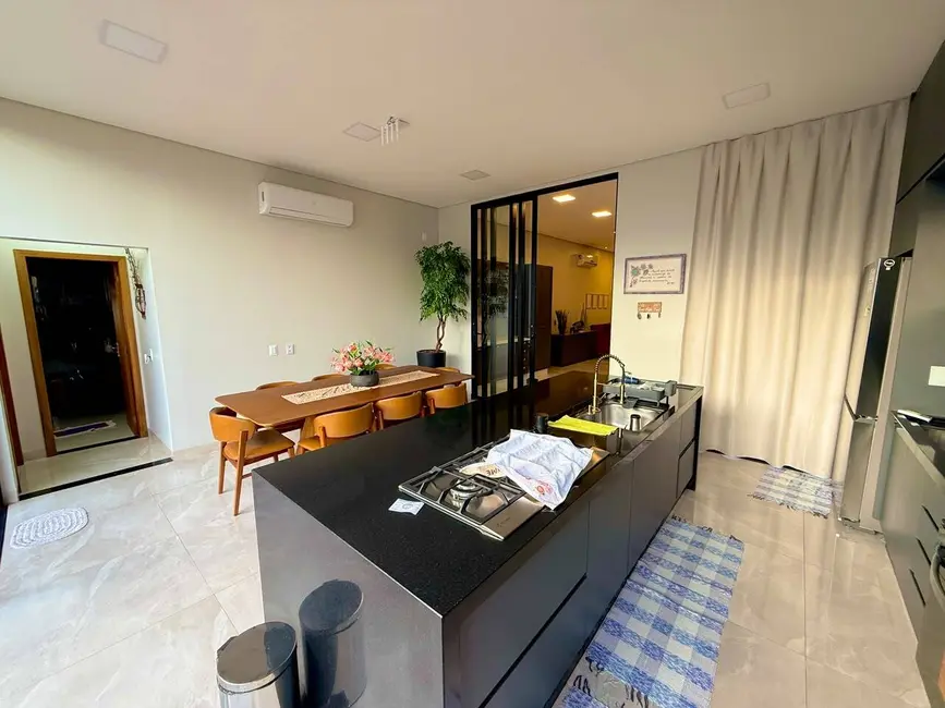 Foto 13 de Casa à venda, 360m2 em Parque Alvorada, Dourados - MS