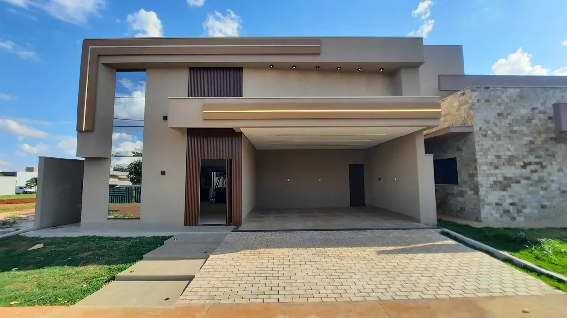 Foto 1 de Casa à venda, 256m2 em Dourados - MS