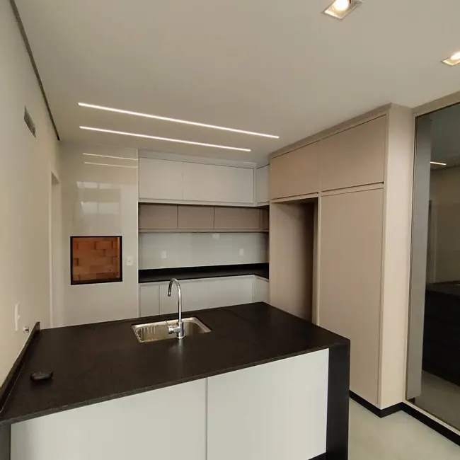 Casa de Condomínio com 3 quartos à venda, 275m2 em Dourados - MS - imagem 4 Foto 4 de Casa de Condomínio com 3 quartos à venda, 275m2 em Dourados - MS