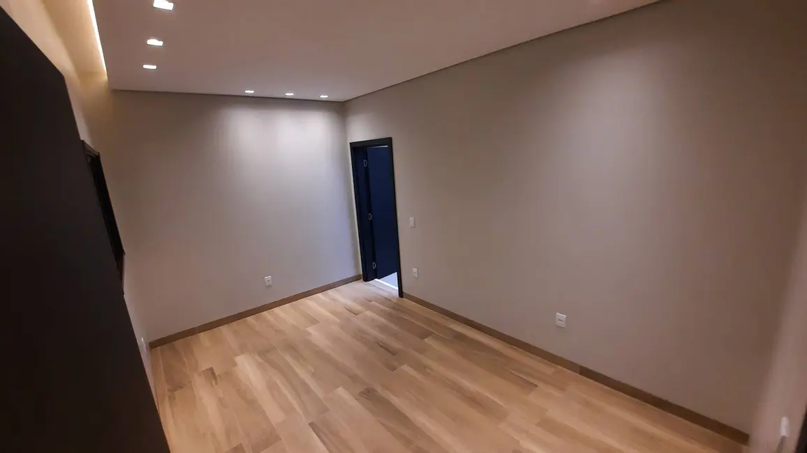 Foto 16 de Casa à venda, 321m2 em Dourados - MS