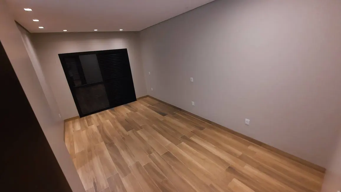 Foto 12 de Casa à venda, 321m2 em Dourados - MS