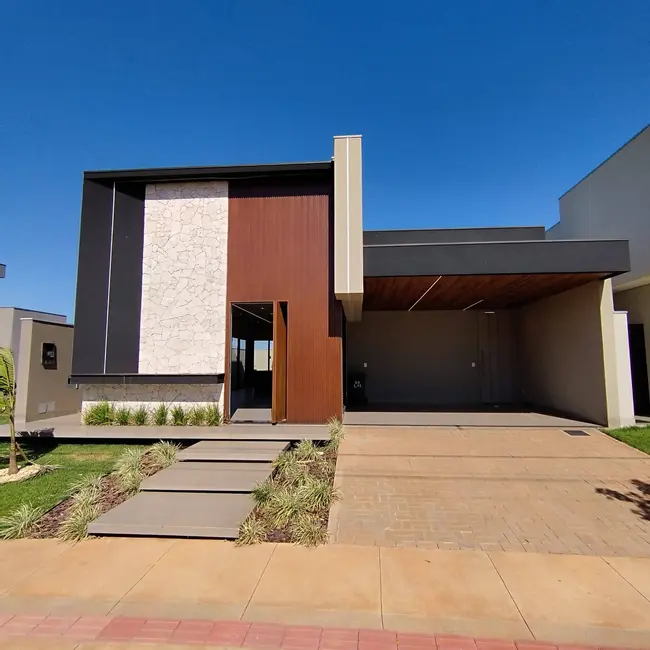 Foto 1 de Casa com 3 quartos à venda, 260m2 em Dourados - MS