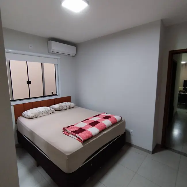Foto 3 de Casa com 2 quartos à venda, 180m2 em Dourados - MS