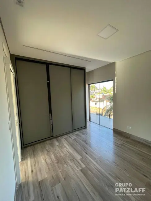 Foto 2 de Sobrado com 3 quartos à venda, 175m2 em Caiçara, Campo Grande - MS