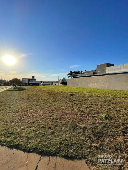 Foto 1 de Terreno / Lote à venda, 498m2 em Campo Grande - MS