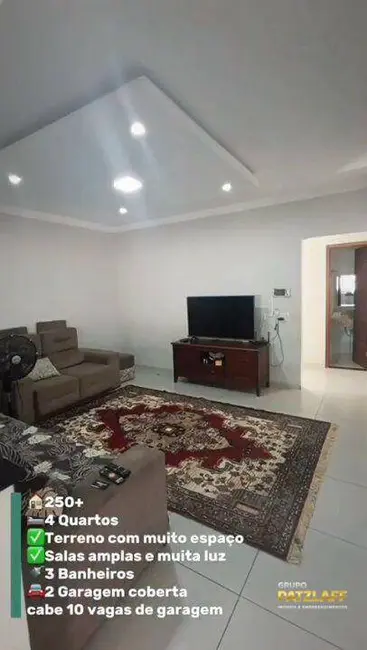 Foto 2 de Casa com 4 quartos à venda, 250m2 em Santo Antônio, Campo Grande - MS