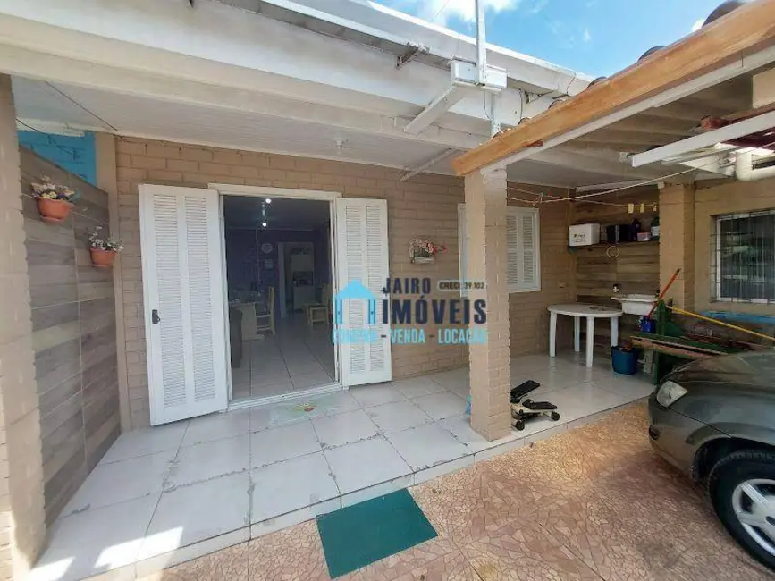 Foto 1 de Casa com 2 quartos à venda, 150m2 em Cidreira - RS