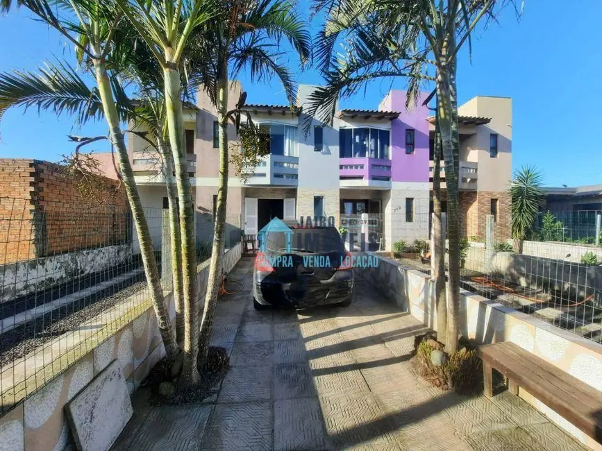 Foto 1 de Sobrado com 2 quartos à venda, 105m2 em Tramandai - RS