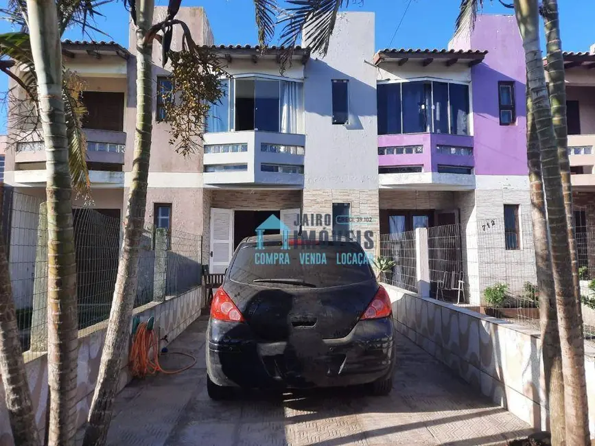 Foto 2 de Sobrado com 2 quartos à venda, 105m2 em Tramandai - RS