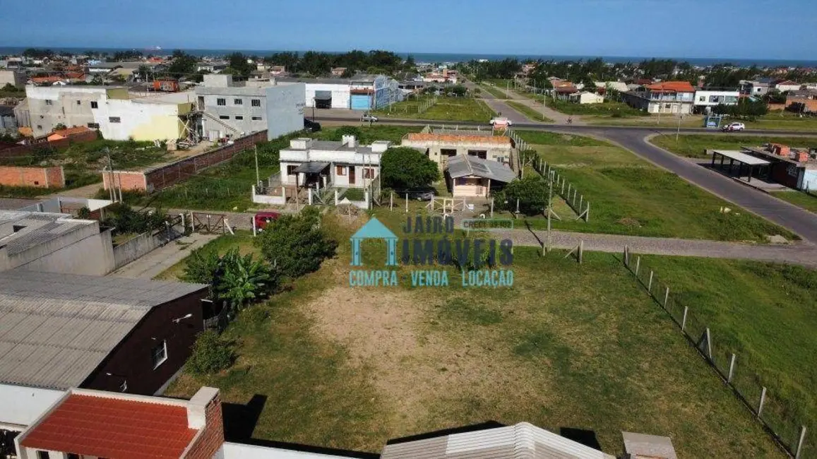Foto 1 de Terreno / Lote à venda, 695m2 em Tramandai - RS