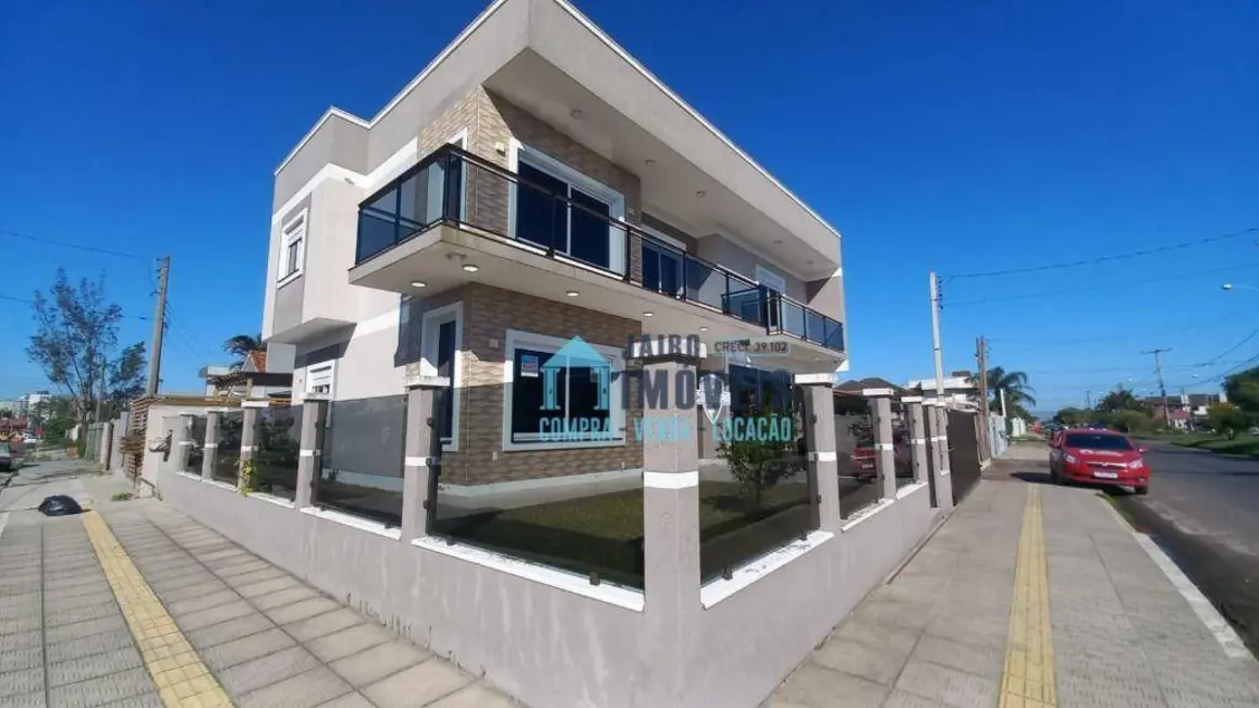 Casa com 4 quartos à venda, 240m2 em Centro, Tramandai - RS - imagem 2 Foto 2 de Casa com 4 quartos à venda, 240m2 em Centro, Tramandai - RS