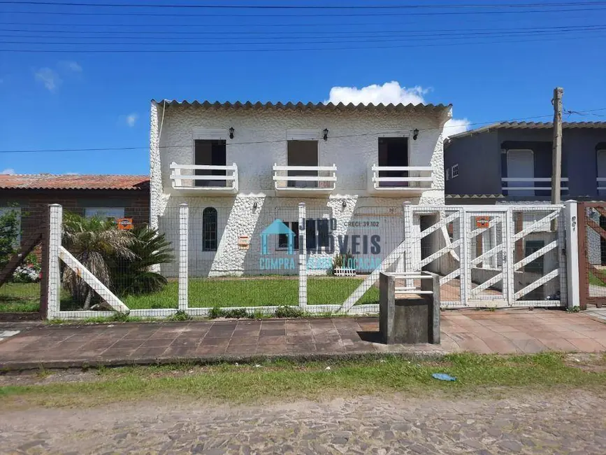 Sobrado com 4 quartos à venda, 330m2 em Centro, Tramandai - RS - imagem 2 Foto 2 de Sobrado com 4 quartos à venda, 330m2 em Centro, Tramandai - RS