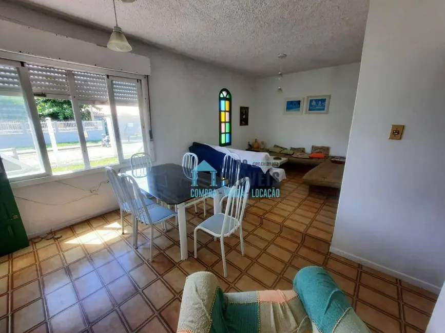 Sobrado com 4 quartos à venda, 330m2 em Centro, Tramandai - RS - imagem 8 Foto 8 de Sobrado com 4 quartos à venda, 330m2 em Centro, Tramandai - RS