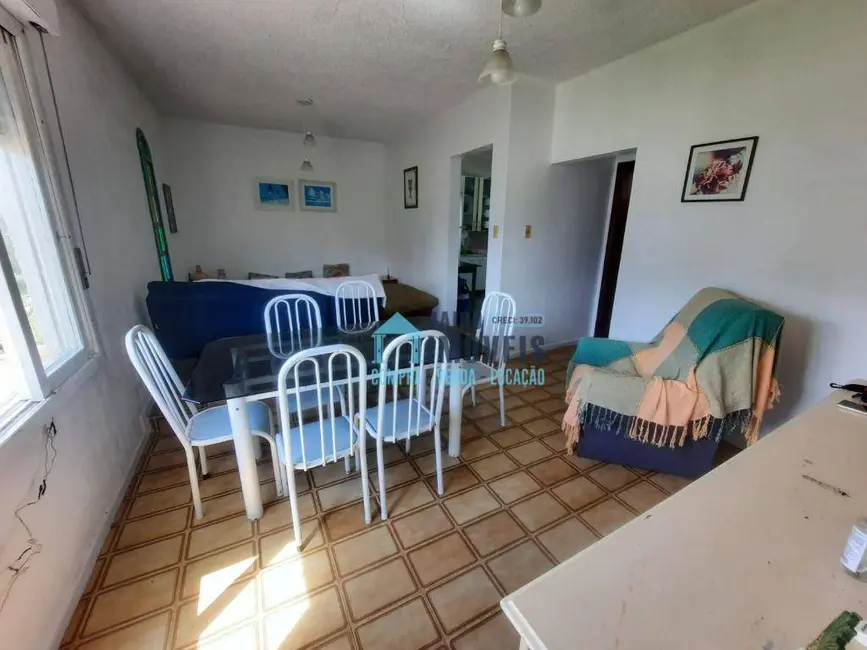 Sobrado com 4 quartos à venda, 330m2 em Centro, Tramandai - RS - imagem 7 Foto 7 de Sobrado com 4 quartos à venda, 330m2 em Centro, Tramandai - RS