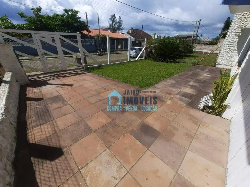 Sobrado com 4 quartos à venda, 330m2 em Centro, Tramandai - RS - imagem 4 Foto 4 de Sobrado com 4 quartos à venda, 330m2 em Centro, Tramandai - RS
