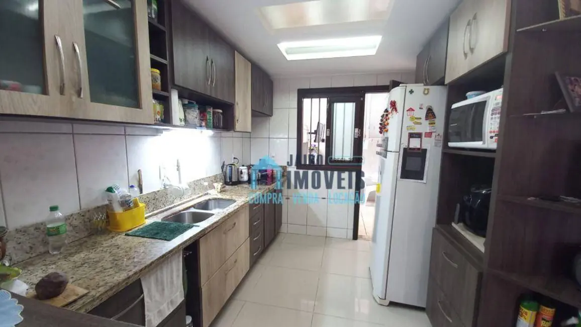 Sobrado com 3 quartos à venda, 150m2 em Tramandai - RS - imagem 7 Foto 7 de Sobrado com 3 quartos à venda, 150m2 em Tramandai - RS