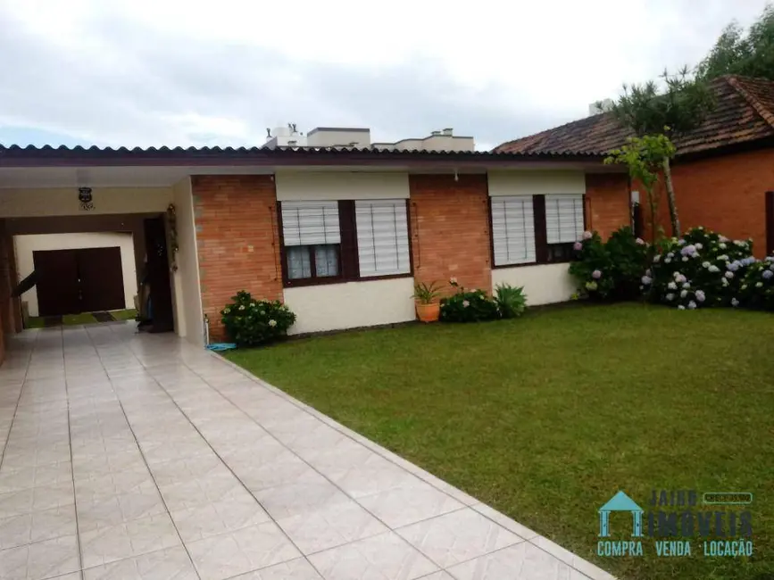 Casa com 3 quartos à venda, 360m2 em Centro, Tramandai - RS - imagem 2 Foto 2 de Casa com 3 quartos à venda, 360m2 em Centro, Tramandai - RS