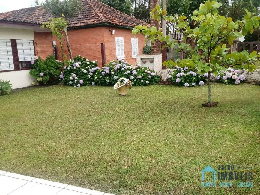 Casa com 3 quartos à venda, 360m2 em Centro, Tramandai - RS - imagem 3 Foto 3 de Casa com 3 quartos à venda, 360m2 em Centro, Tramandai - RS