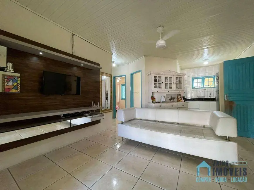 Casa com 3 quartos à venda, 300m2 em Tramandai - RS - imagem 4 Foto 4 de Casa com 3 quartos à venda, 300m2 em Tramandai - RS