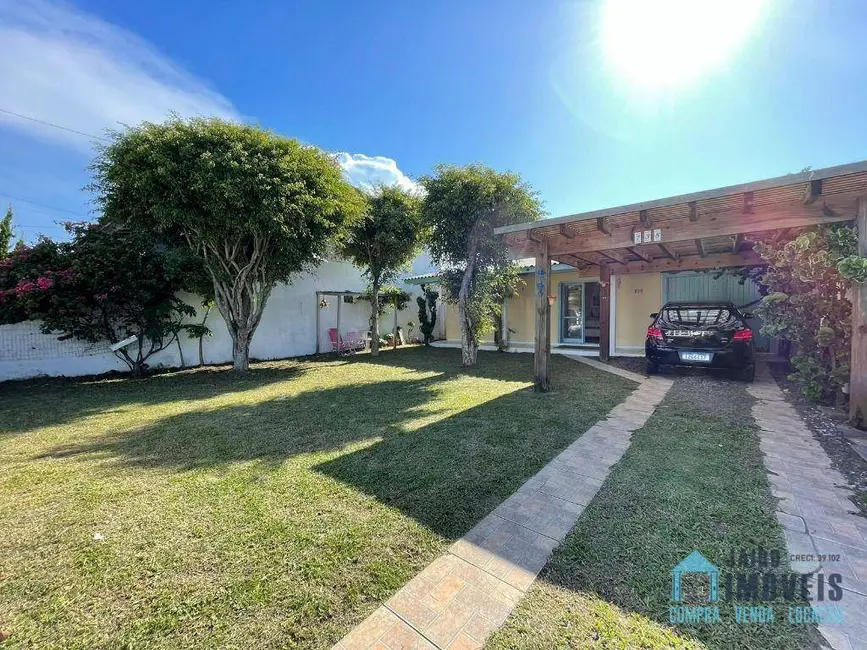 Casa com 3 quartos à venda, 300m2 em Tramandai - RS - imagem 3 Foto 3 de Casa com 3 quartos à venda, 300m2 em Tramandai - RS