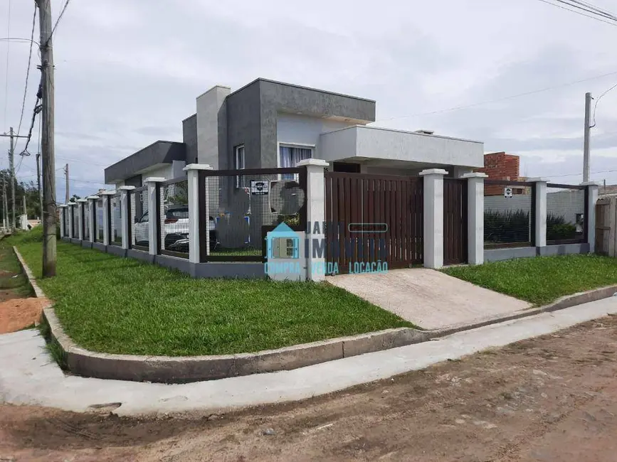 Casa com 6 quartos à venda, 300m2 em Centro, Tramandai - RS - imagem 1 Foto 1 de Casa com 6 quartos à venda, 300m2 em Centro, Tramandai - RS