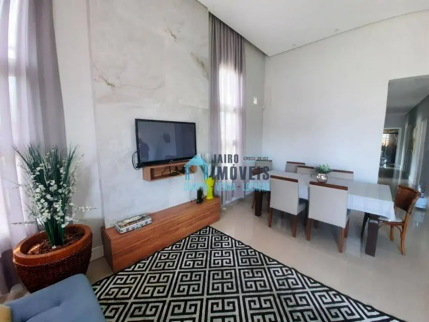 Casa com 6 quartos à venda, 300m2 em Centro, Tramandai - RS - imagem 8 Foto 8 de Casa com 6 quartos à venda, 300m2 em Centro, Tramandai - RS