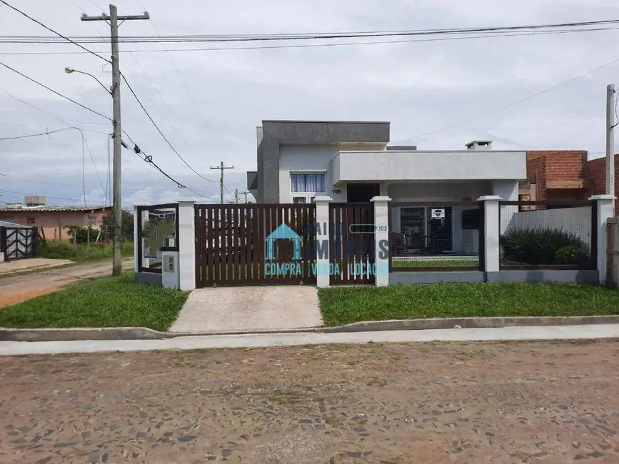 Casa com 6 quartos à venda, 300m2 em Centro, Tramandai - RS - imagem 2 Foto 2 de Casa com 6 quartos à venda, 300m2 em Centro, Tramandai - RS