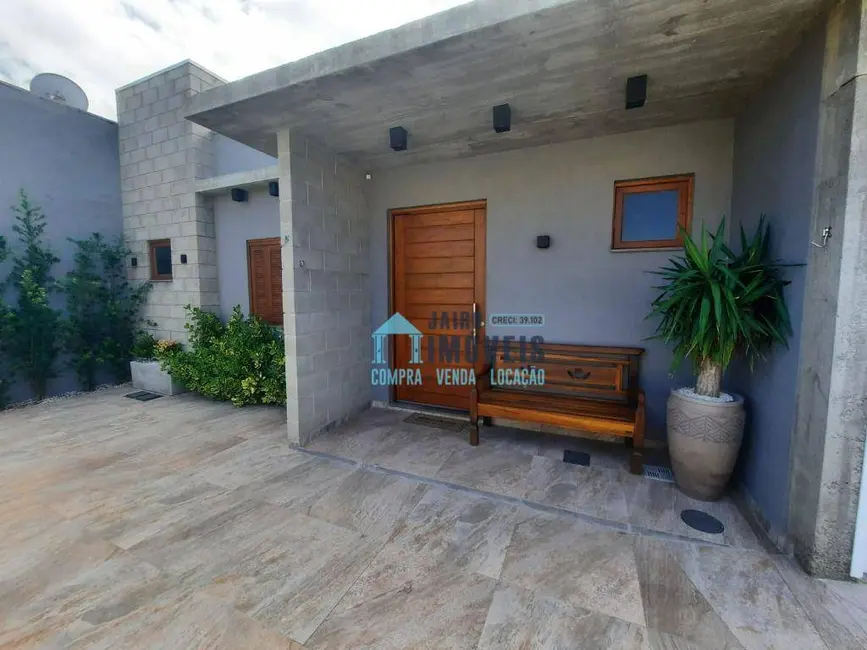 Casa com 3 quartos à venda, 160m2 em Tramandai - RS - imagem 2 Foto 2 de Casa com 3 quartos à venda, 160m2 em Tramandai - RS