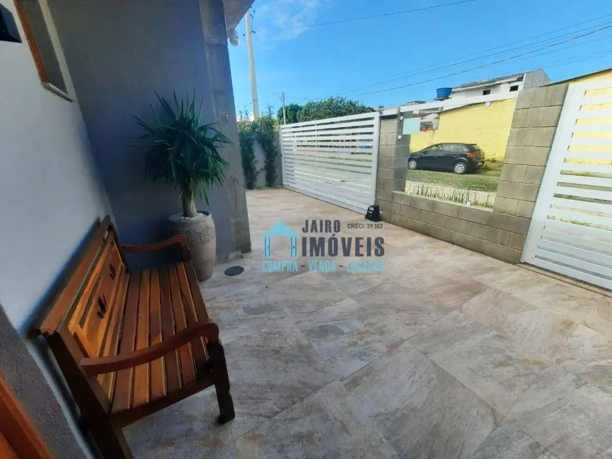 Casa com 3 quartos à venda, 160m2 em Tramandai - RS - imagem 3 Foto 3 de Casa com 3 quartos à venda, 160m2 em Tramandai - RS