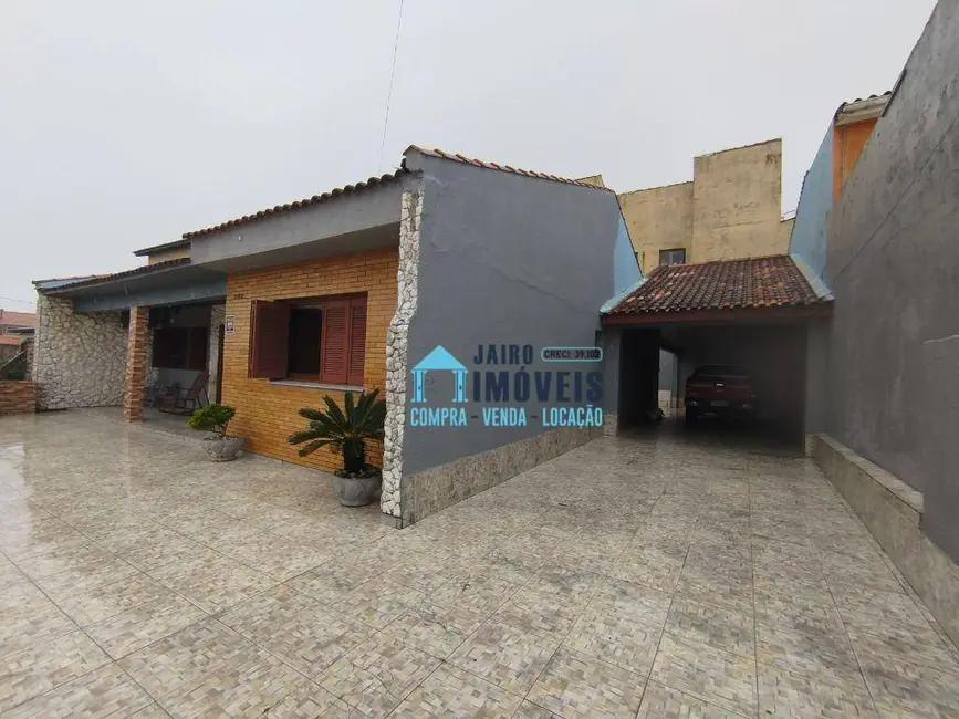 Casa com 4 quartos à venda, 340m2 em Centro, Cidreira - RS - imagem 2 Foto 2 de Casa com 4 quartos à venda, 340m2 em Centro, Cidreira - RS