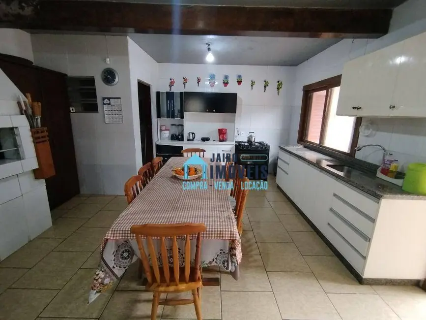 Casa com 4 quartos à venda, 340m2 em Centro, Cidreira - RS - imagem 6 Foto 6 de Casa com 4 quartos à venda, 340m2 em Centro, Cidreira - RS