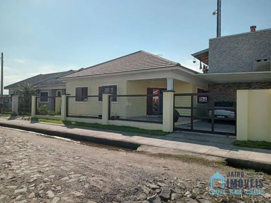 Casa com 2 quartos à venda, 129m2 em Centro, Tramandai - RS - imagem 3 Foto 3 de Casa com 2 quartos à venda, 129m2 em Centro, Tramandai - RS