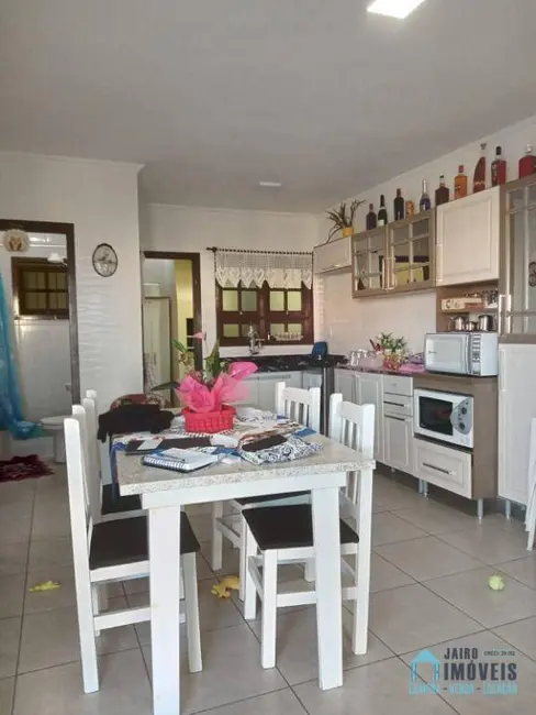 Casa com 2 quartos à venda, 129m2 em Centro, Tramandai - RS - imagem 6 Foto 6 de Casa com 2 quartos à venda, 129m2 em Centro, Tramandai - RS