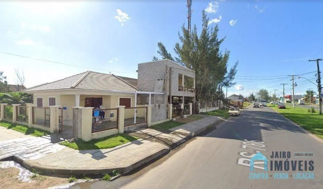 Casa com 2 quartos à venda, 129m2 em Centro, Tramandai - RS - imagem 1 Foto 1 de Casa com 2 quartos à venda, 129m2 em Centro, Tramandai - RS