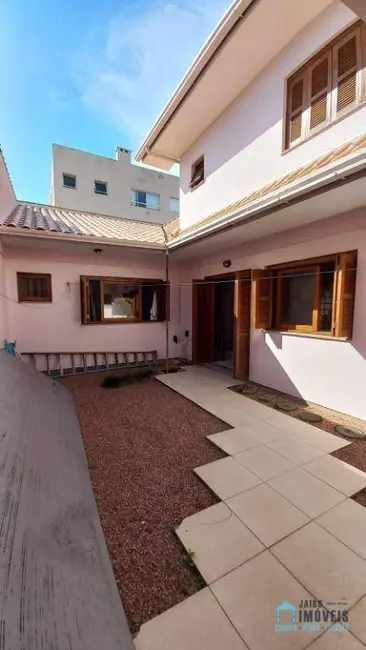 Casa com 3 quartos à venda, 555m2 em Centro, Tramandai - RS - imagem 5 Foto 5 de Casa com 3 quartos à venda, 555m2 em Centro, Tramandai - RS