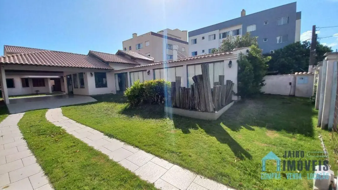 Casa com 3 quartos à venda, 555m2 em Centro, Tramandai - RS - imagem 2 Foto 2 de Casa com 3 quartos à venda, 555m2 em Centro, Tramandai - RS