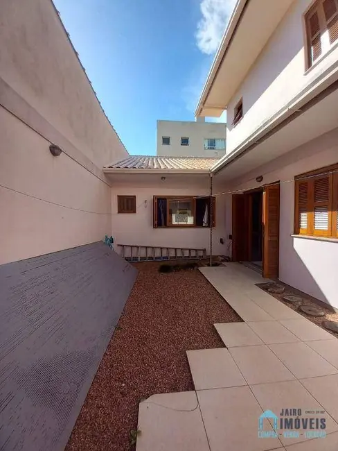 Casa com 3 quartos à venda, 555m2 em Centro, Tramandai - RS - imagem 8 Foto 8 de Casa com 3 quartos à venda, 555m2 em Centro, Tramandai - RS